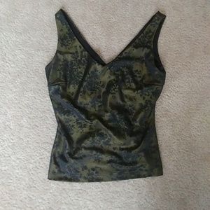 V-neck tank top